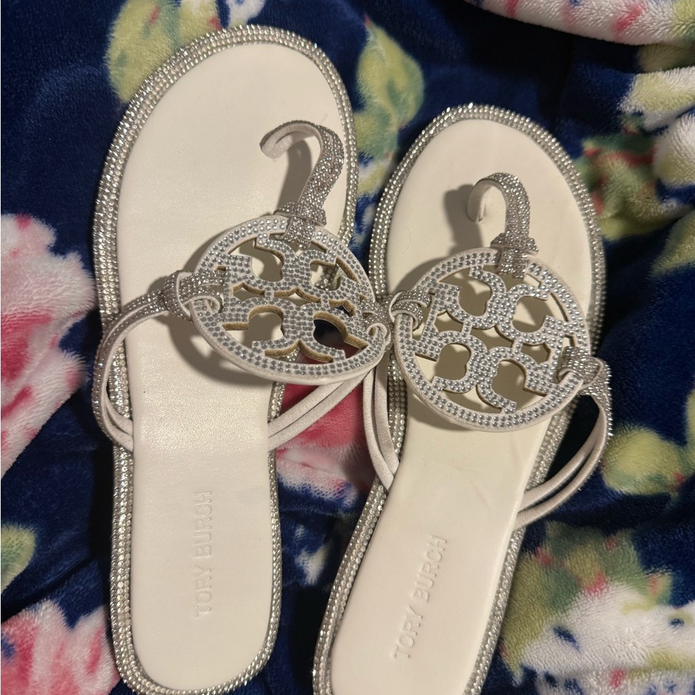 Source Unknown White Crystal-Embellished Logo Thong Sandals